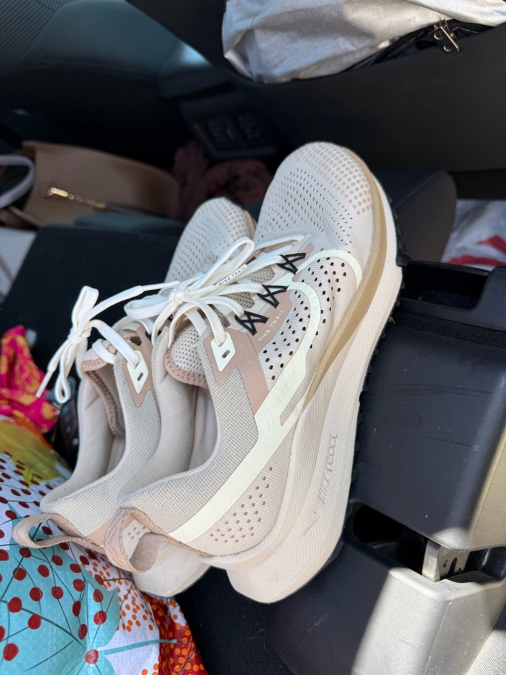 Nike Women's Beige and White Lightweight Running Sneakers